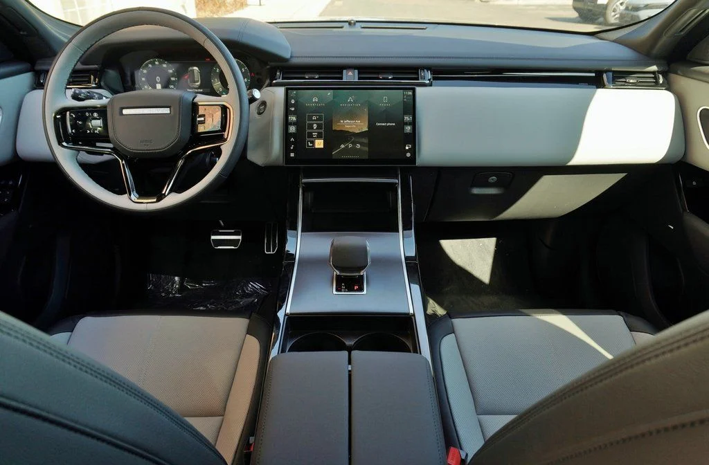 New 2026 Giola Green Land Rover Dynamic SE image 10