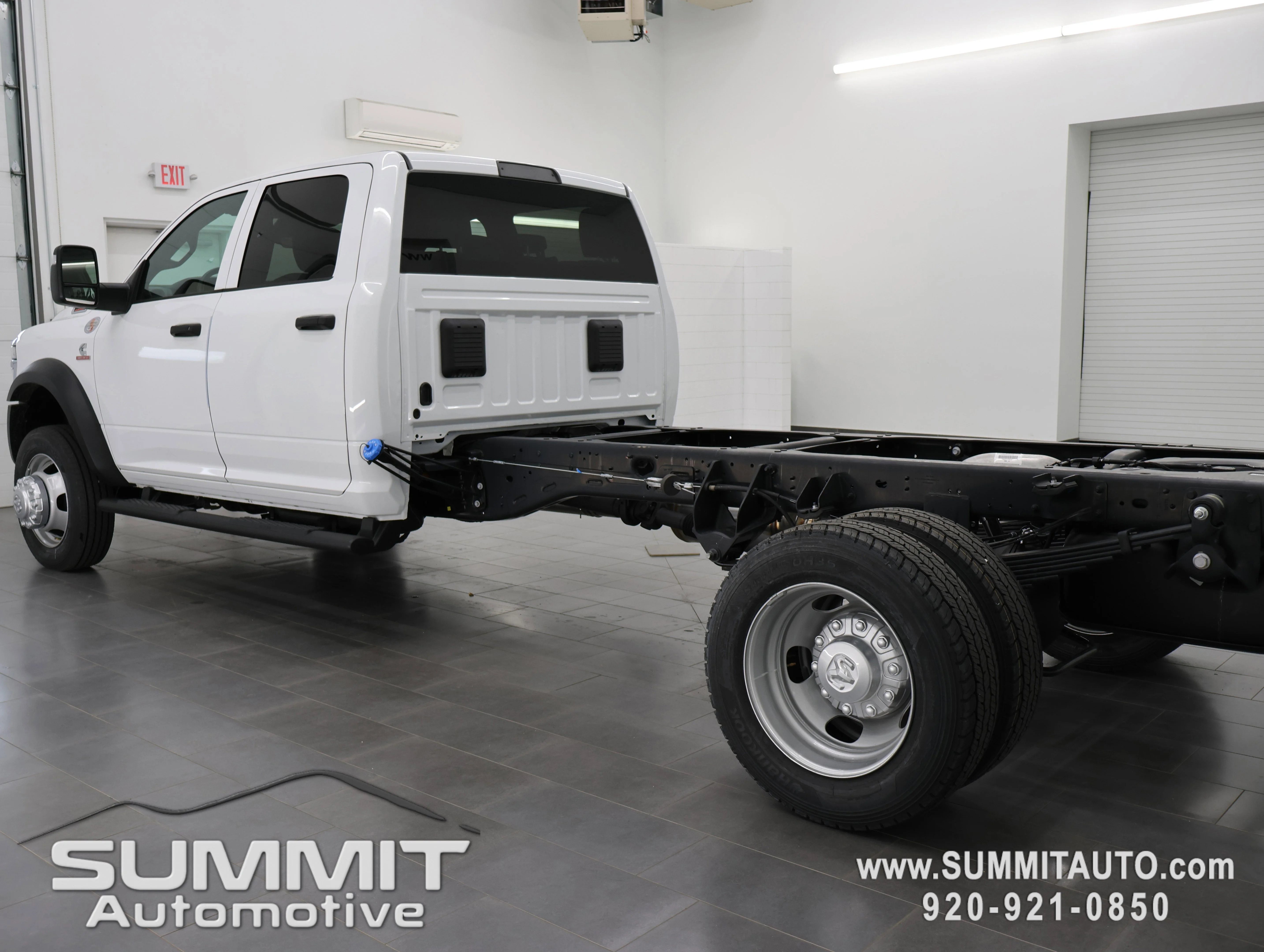 New 2026 Bright White Clearcoat RAM Tradesman image 5