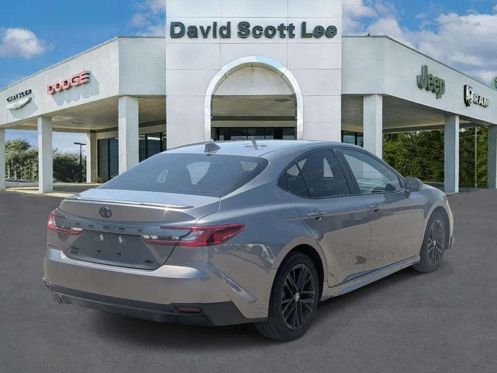 Used 2025  Toyota SE image 5