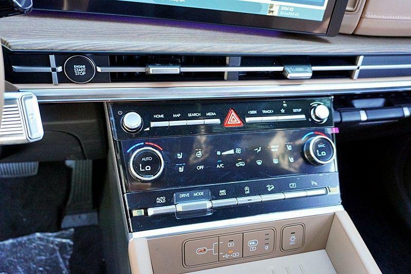 2025 Hyundai Santa Fe Limited - Photo 36