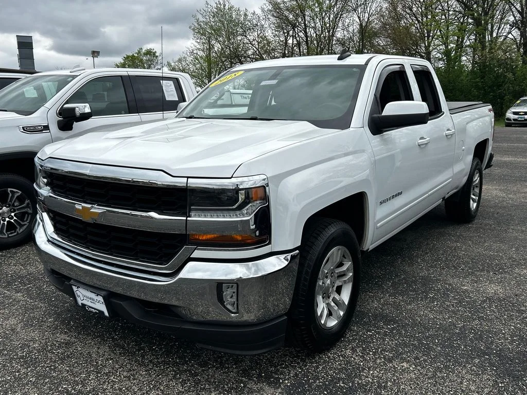 Used 2018 White Chevrolet LT image 3