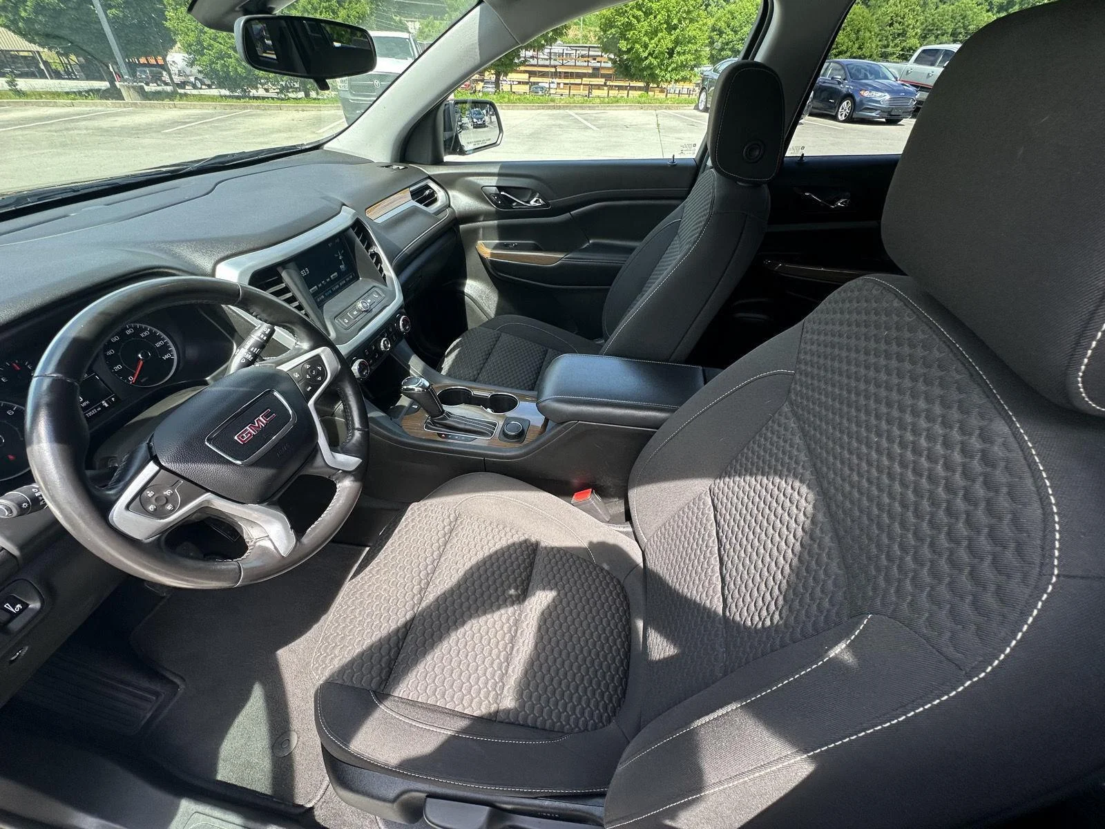 Used 2019 Ebony Twilight Metallic GMC SLE image 10
