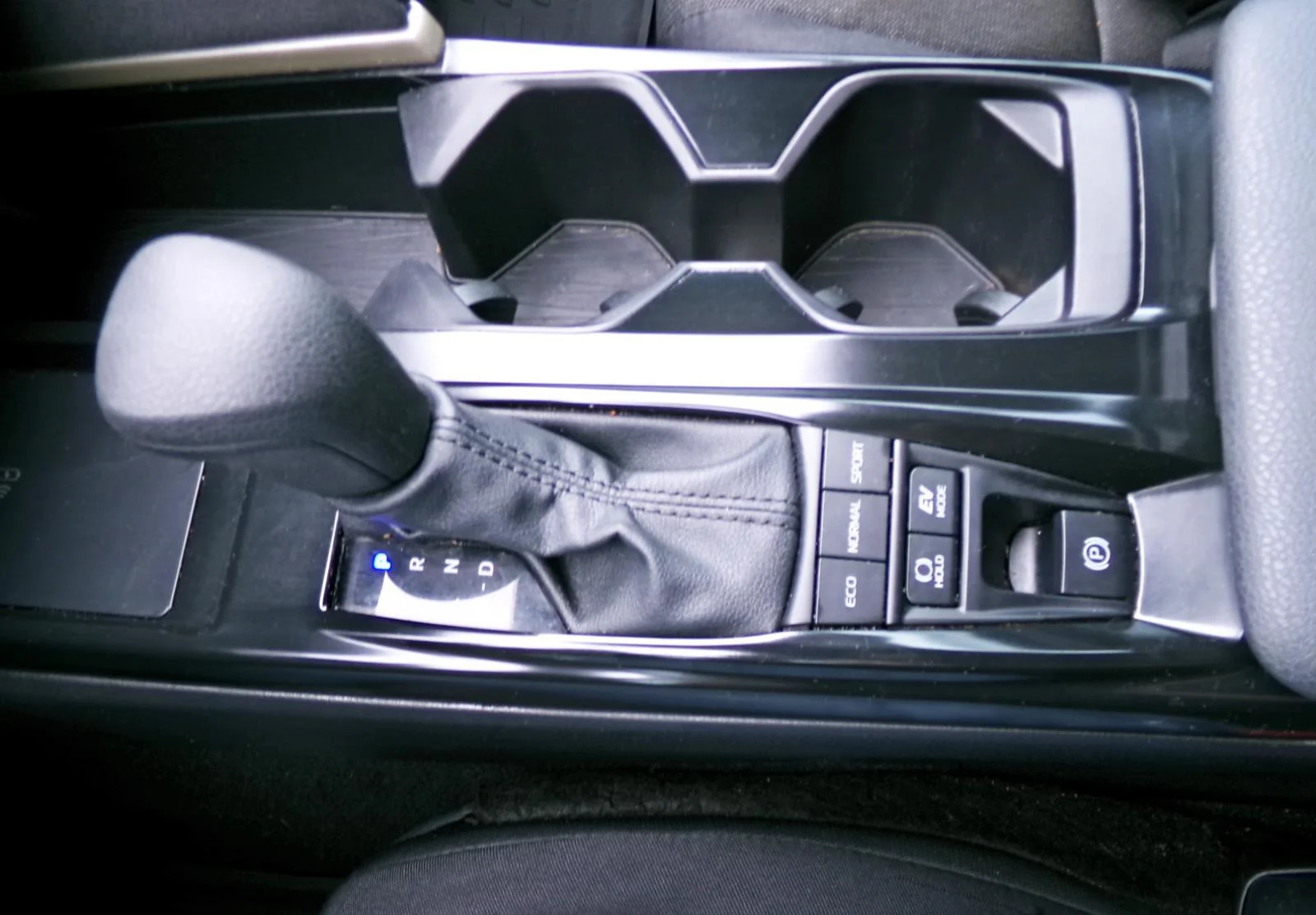 2025 Toyota Camry LE - Photo 11