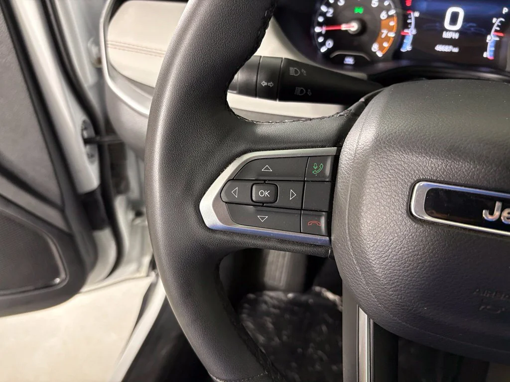 Used 2025 White Jeep Limited image 18