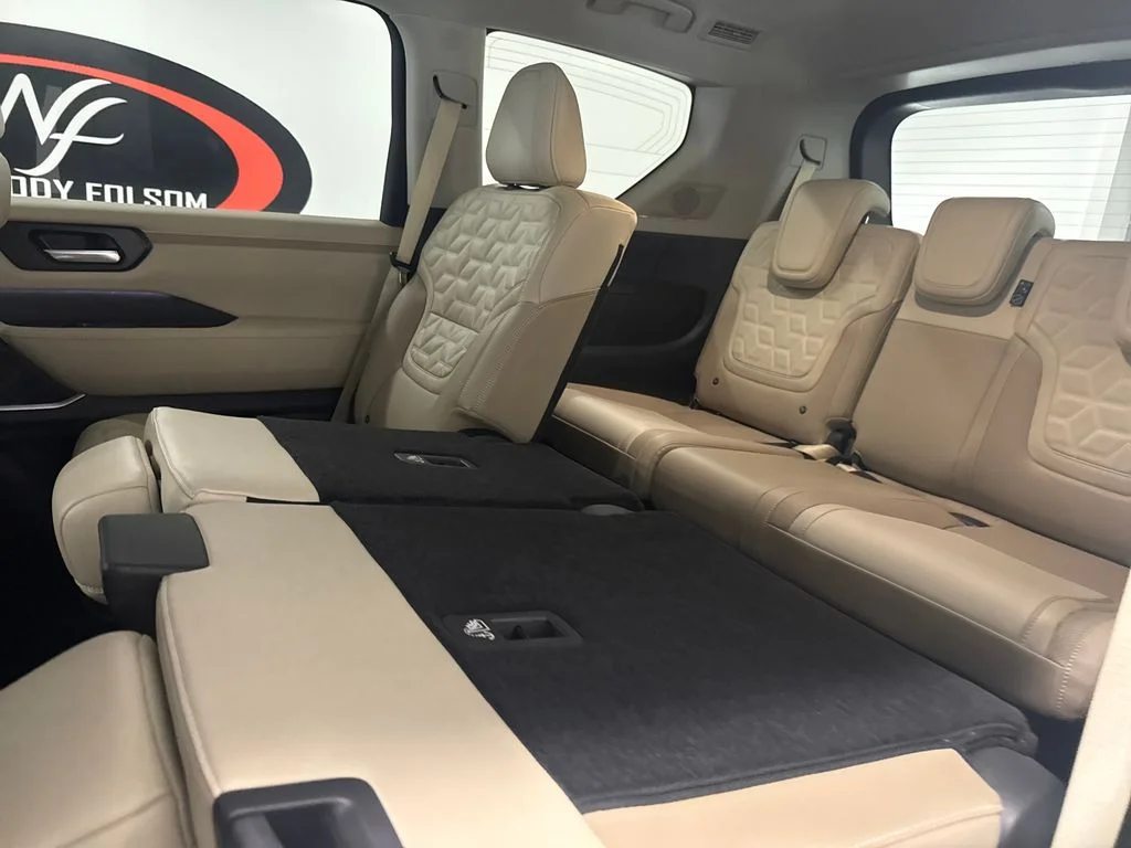 New 2026 Everest White TriCoat Nissan Platinum Reserve image 13