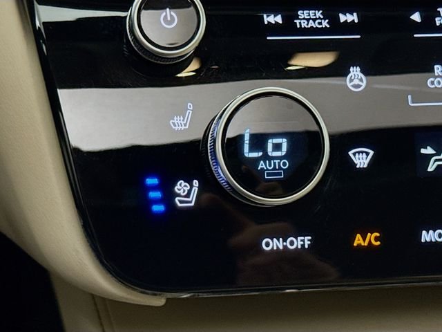 Used 2023 Mineral INFINITI LUXE image 20