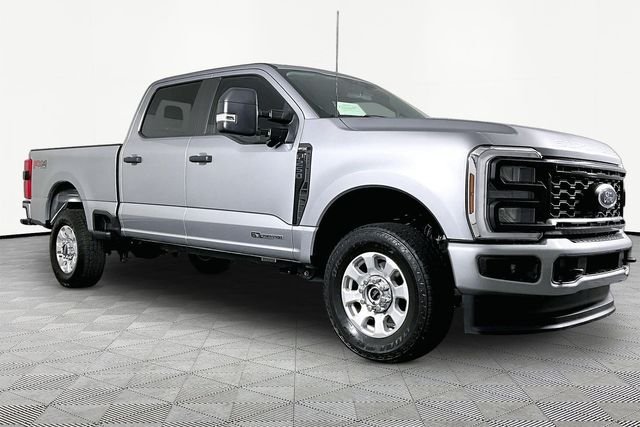 Used 2024 Silver Ford XL image 3