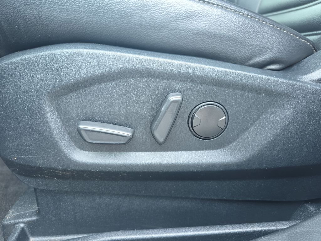 Used 2022 Blue Ford SEL image 13