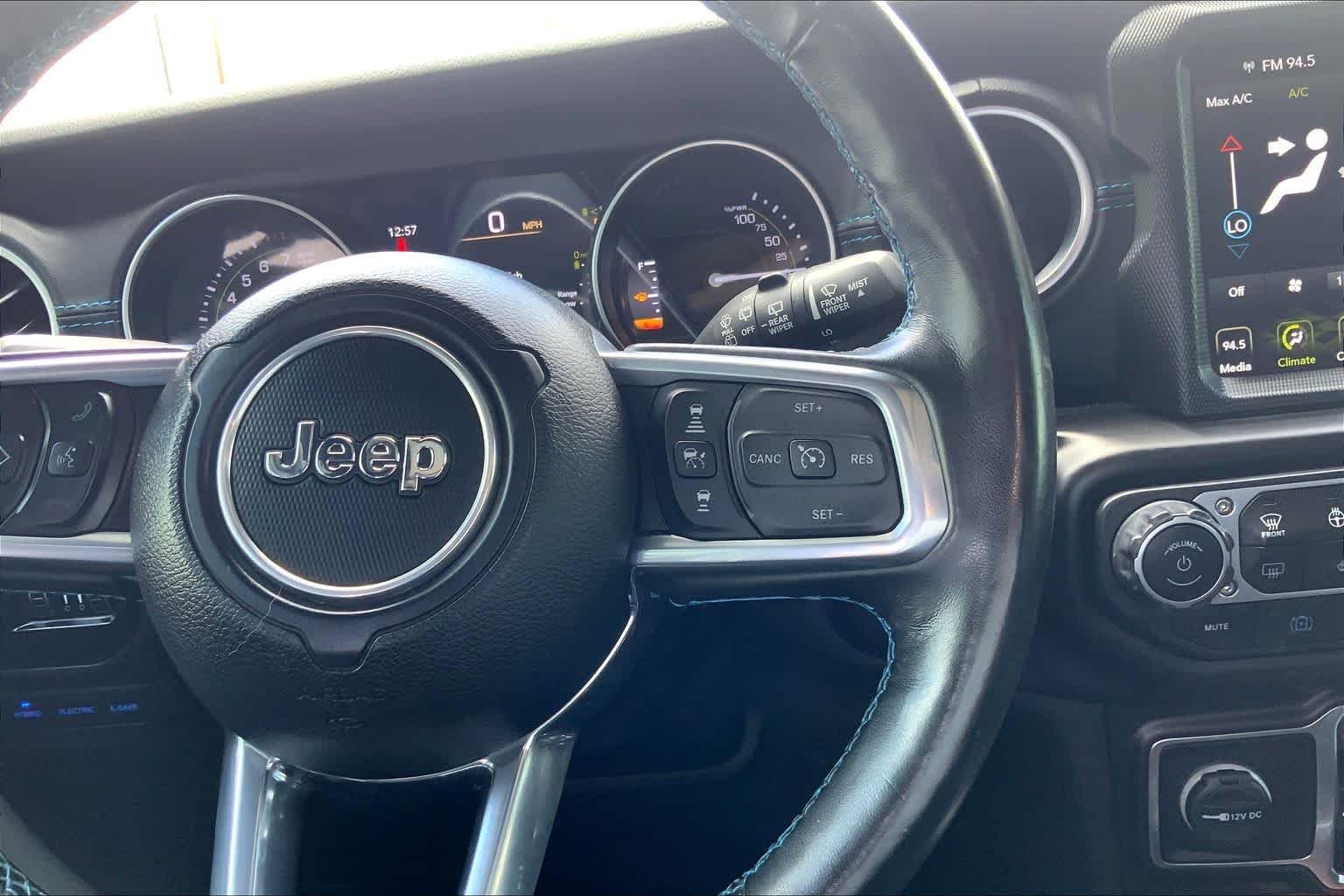 Used 2021 Bright White Clearcoat Jeep Unlimited Rubicon image 25
