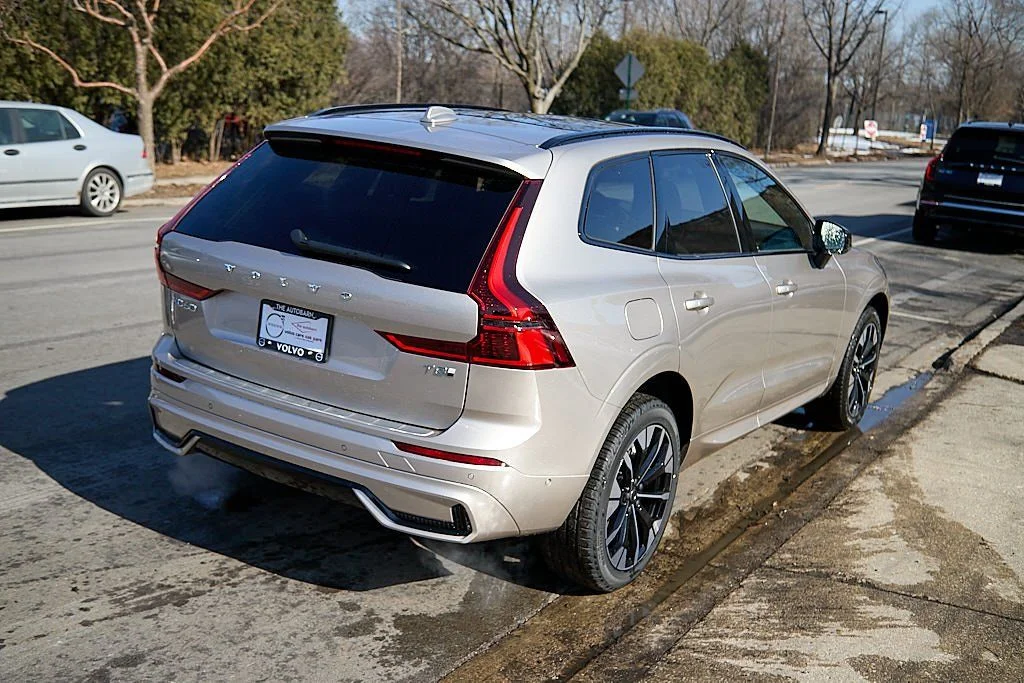 New 2026 Bright Dusk Volvo Plus image 9