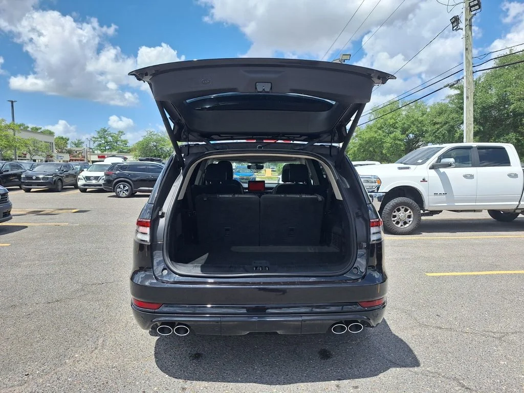Used 2022 Black Lincoln Reserve image 28