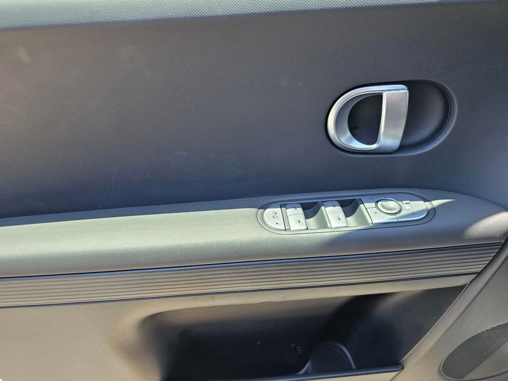 Used 2024 Green Hyundai SE image 22