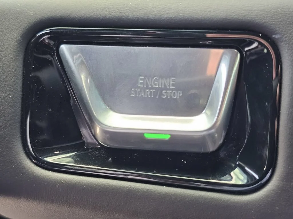 Used 2025 Onyx Black GMC AT4 Ultimate image 27