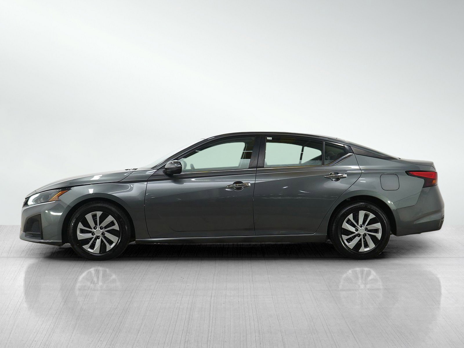 Used 2023 Nissan Altima S with VIN 1N4BL4BV2PN337675 for sale in Burnsville, Minnesota