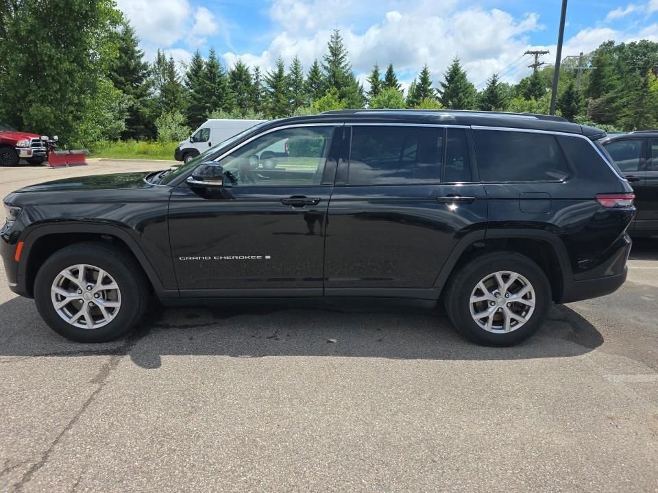 Used 2022 Black Jeep Limited image 6