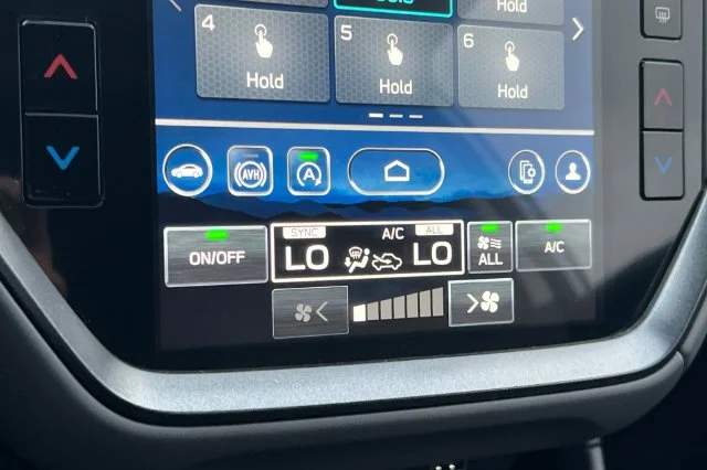 New 2027 CRYSTAL WHITE PEARL Subaru Premium image 17