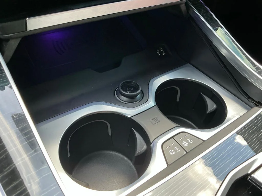 Used 2023 White BMW M60i image 49