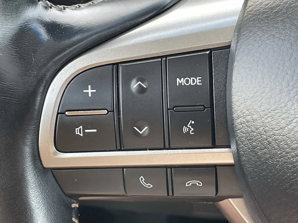Used 2023 White Lexus 460 image 30