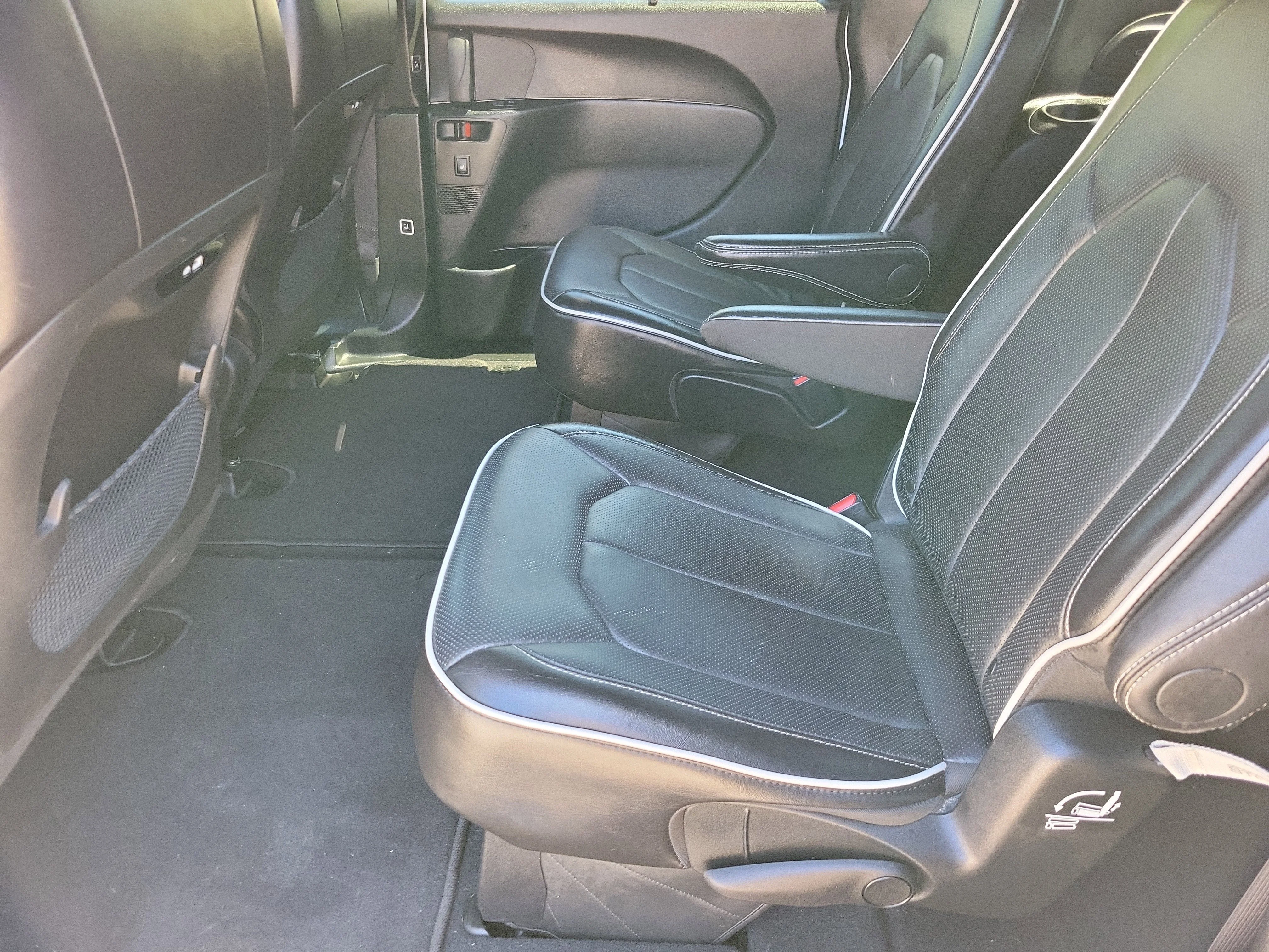 2025 Chrysler Pacifica Limited - Photo 10