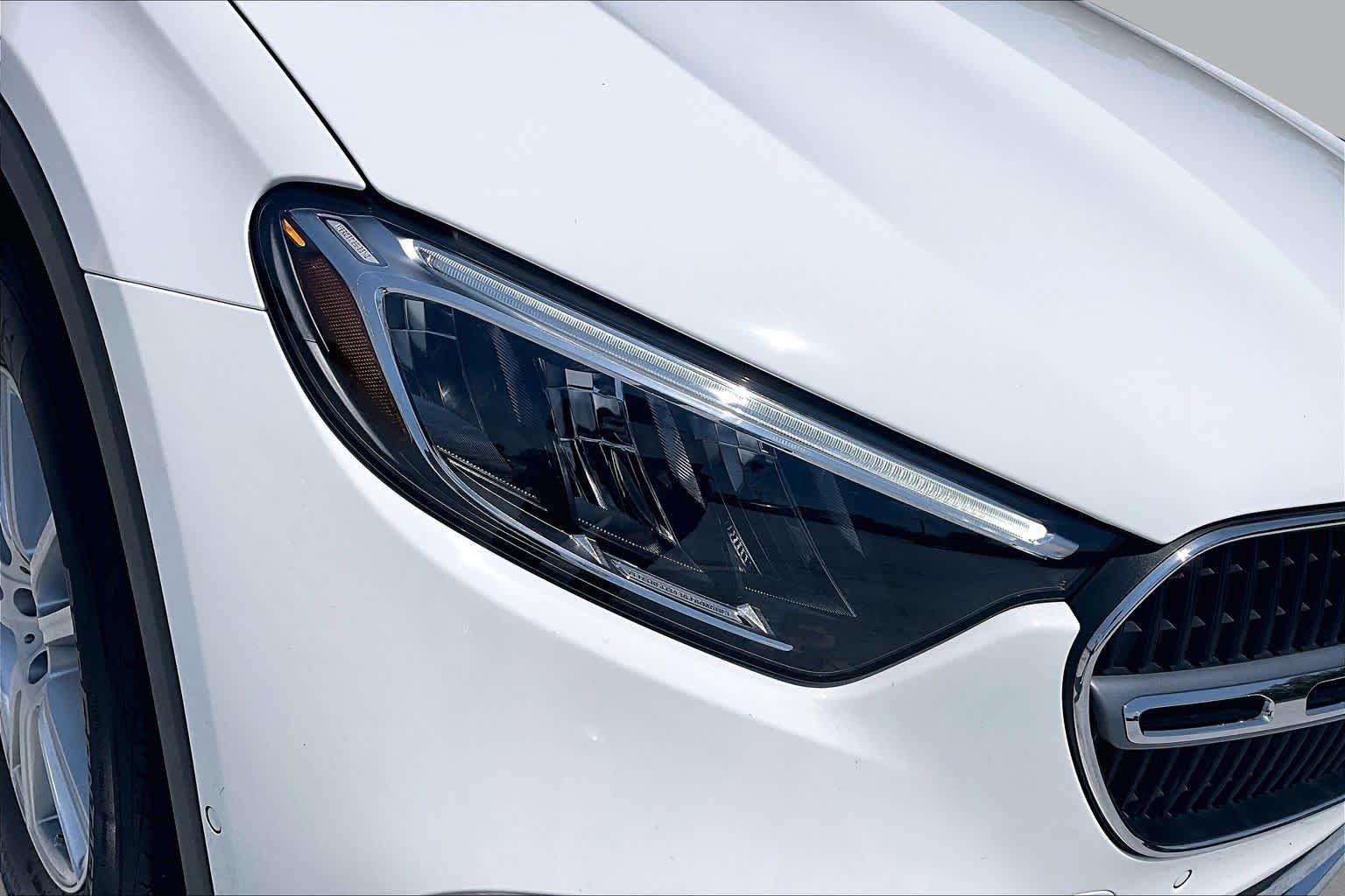 Used 2025 Polar White Mercedes-Benz GLC 300 image 55