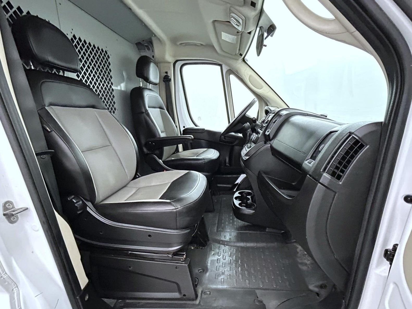 Used 2021 White Ram Low Roof image 15