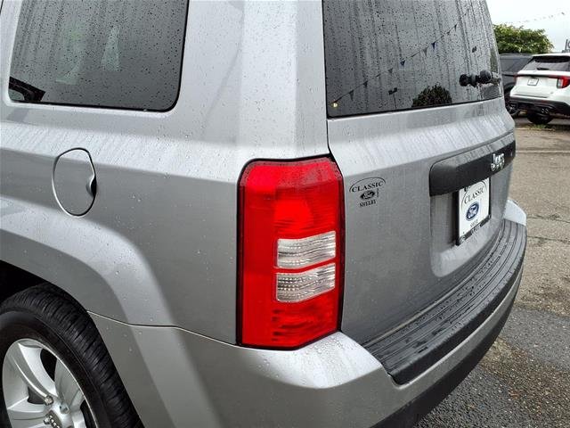 Used 2016 Billet Silver Metallic Jeep  image 18
