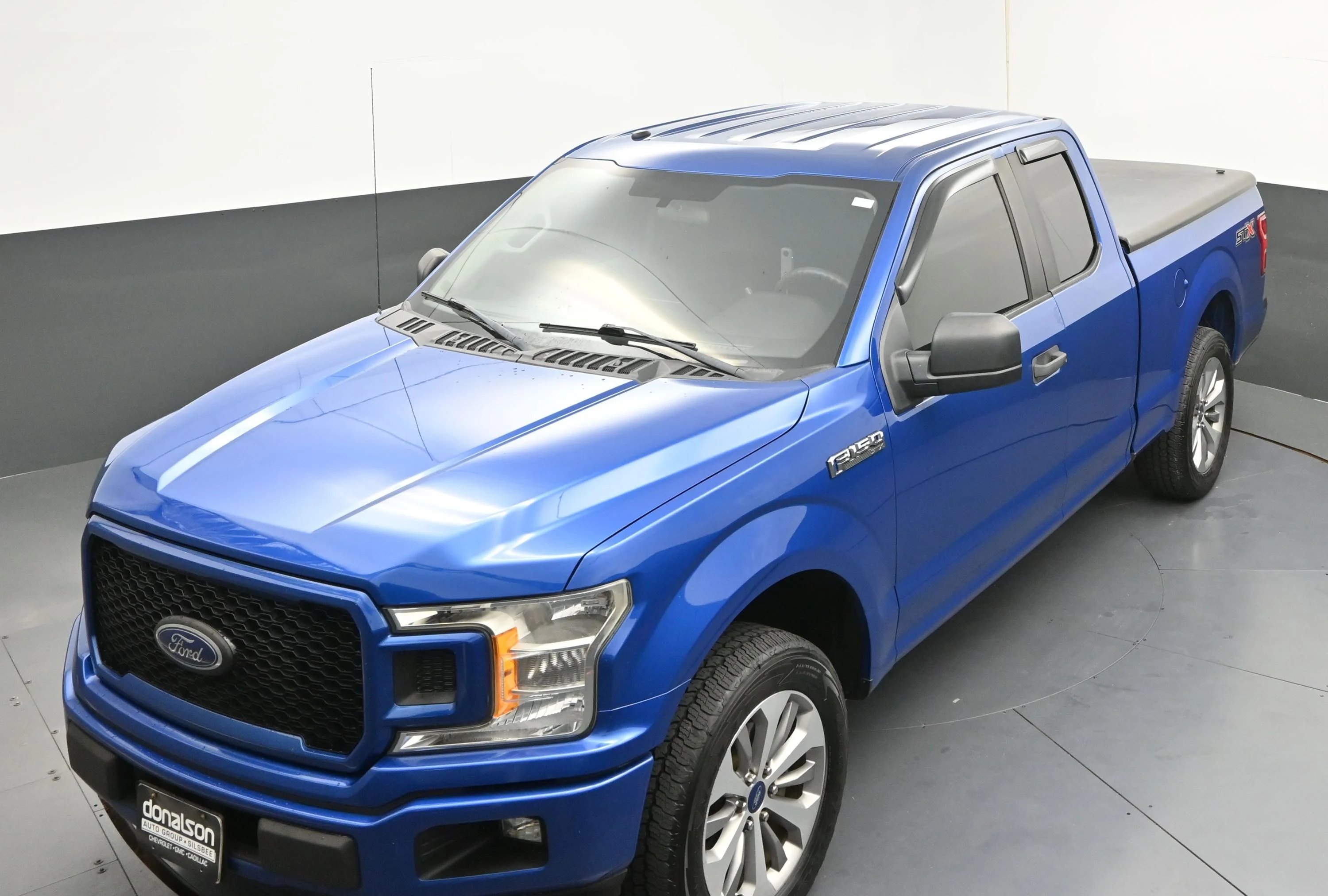 Used 2018 Blue Ford XL image 18
