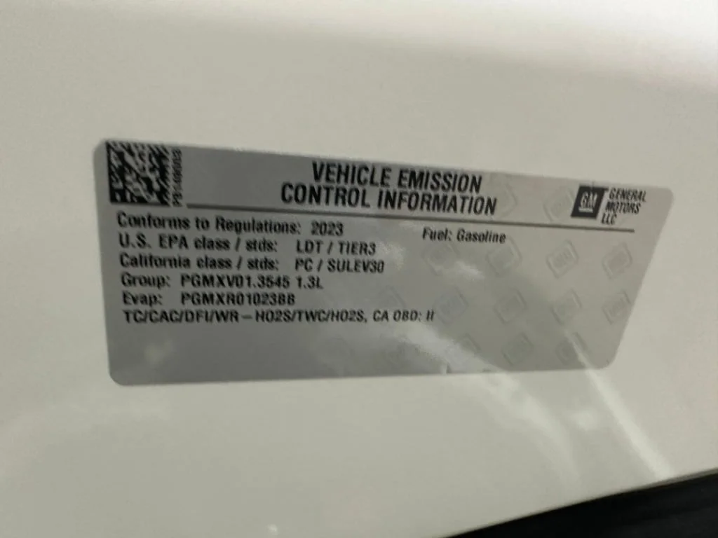 Certified Used 2023 WHITE FROST TRICOAT Buick Essence image 39