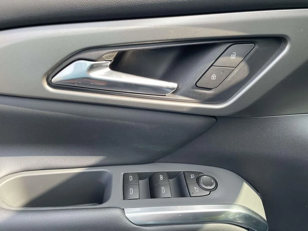 New 2026 Sterling Gray Metallic Chevrolet FWD LT image 19