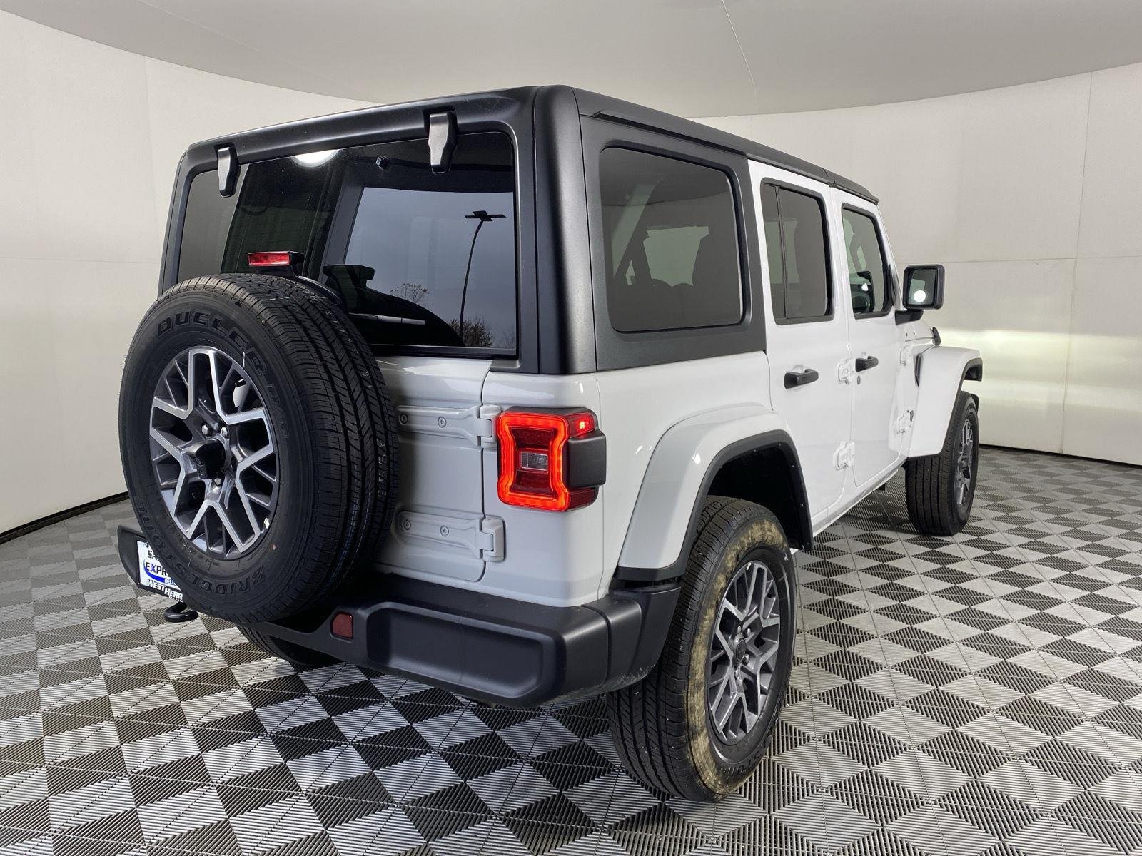 Used 2026 Bright White Jeep Sahara image 4