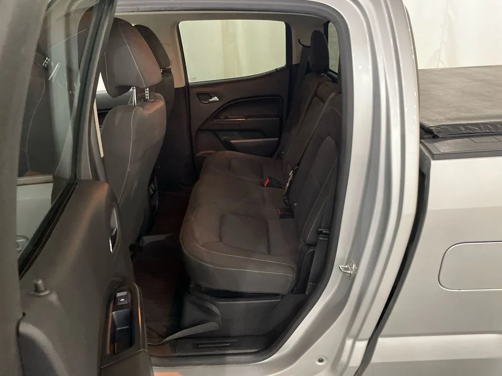 Used 2019 Silver Ice Metallic Chevrolet 4WD LT image 26