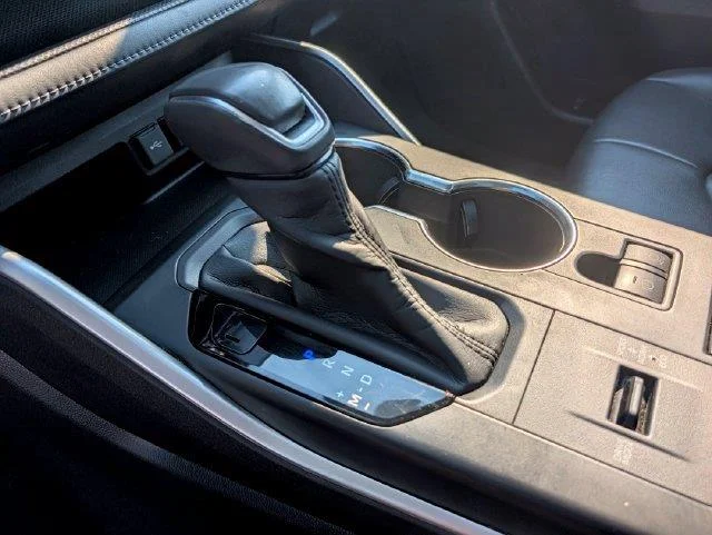 Used 2020 White Toyota XLE image 24