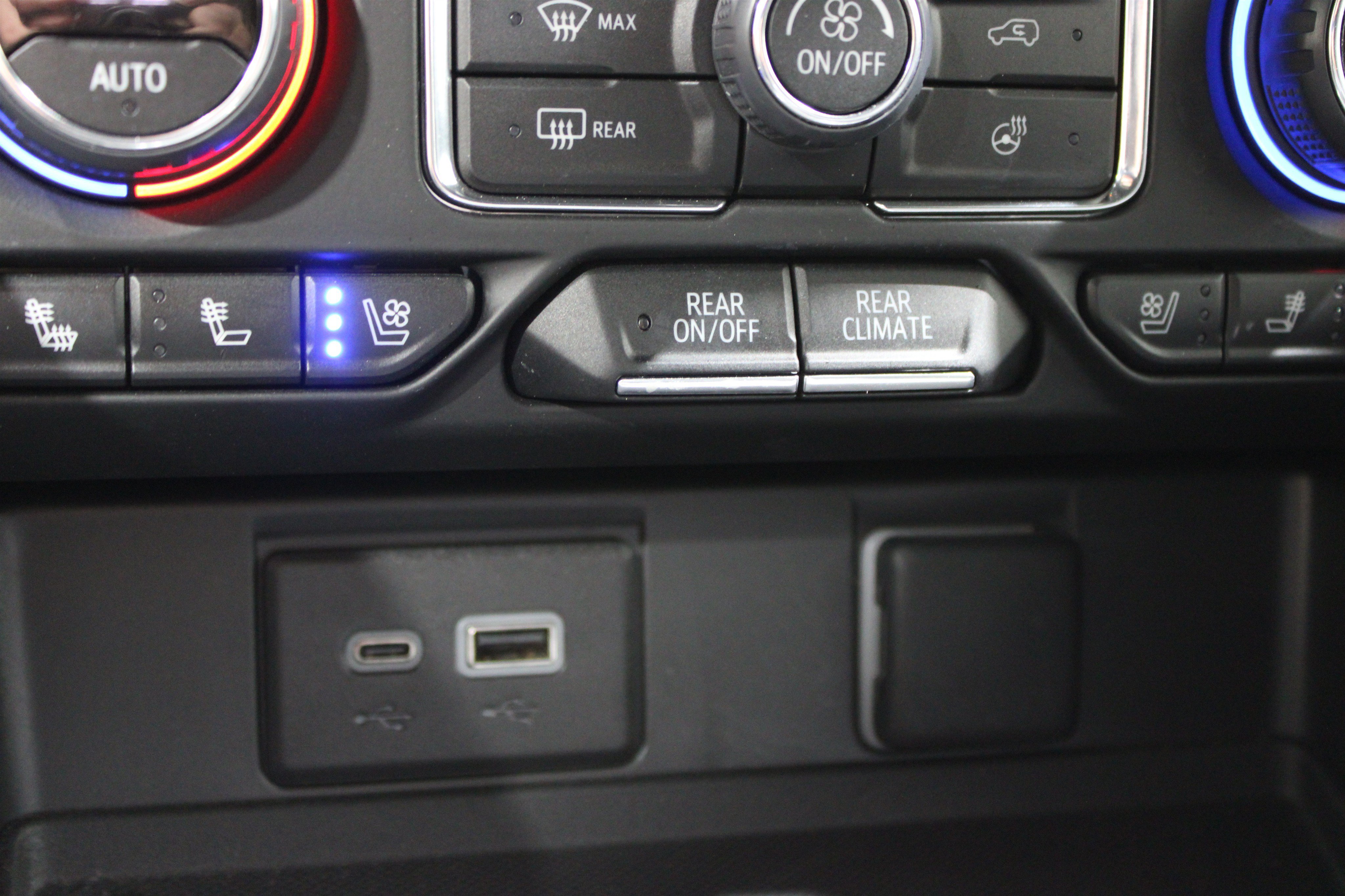 Used 2024 Iridescent Pearl Tricoat Chevrolet High Country image 22