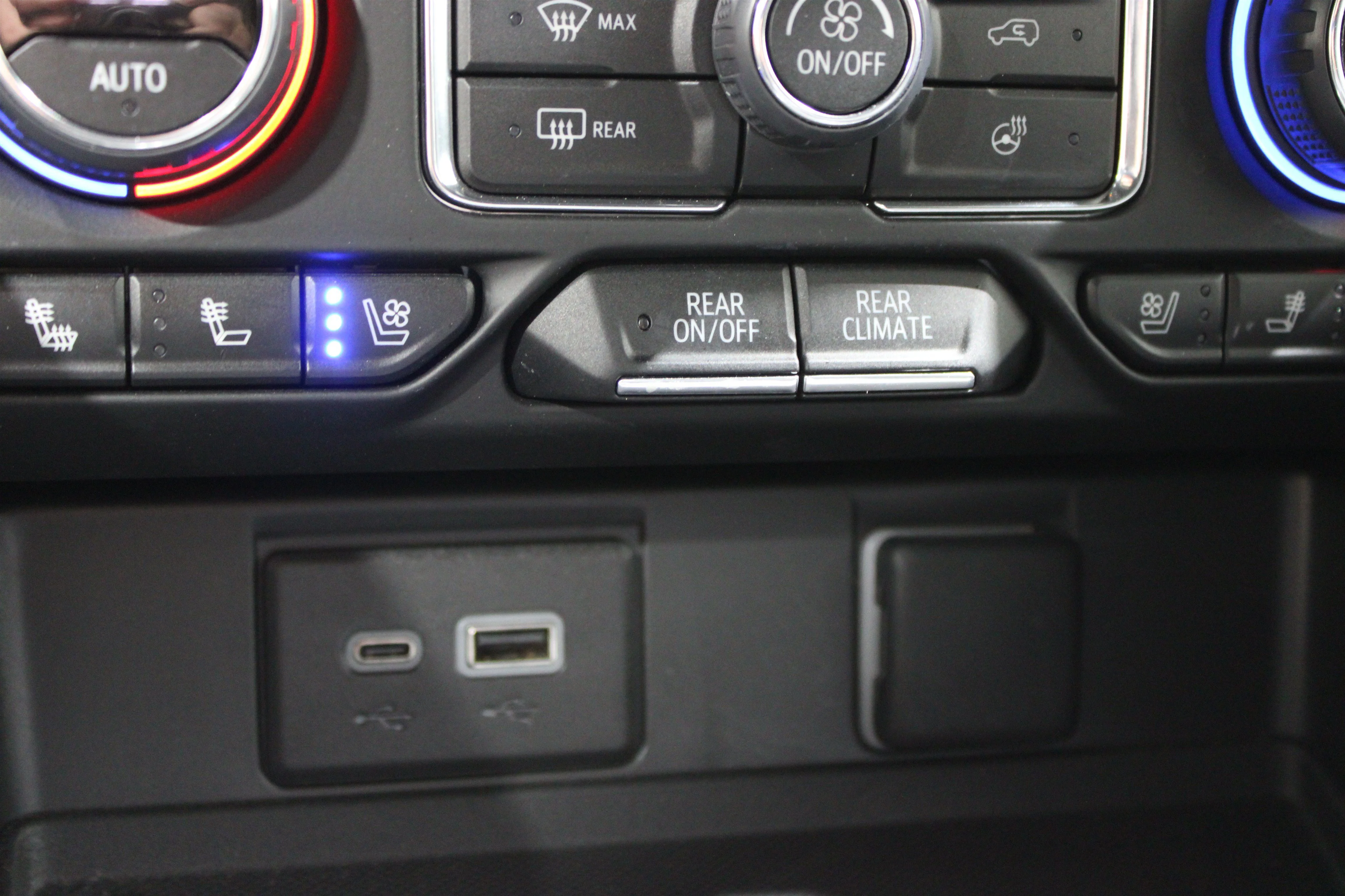 2024 Chevrolet Suburban High Country - Photo 22