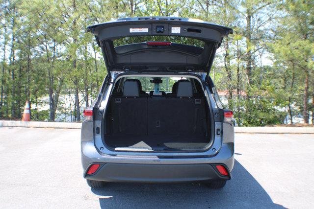 Certified Used 2024 MAGNETIC GRAY MET. Toyota  image 17