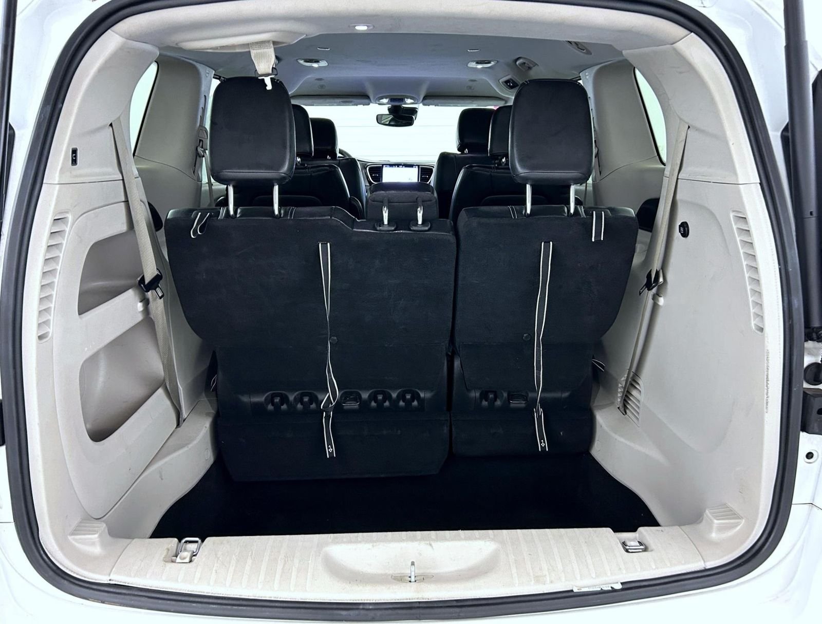 Certified Used 2022 White Chrysler Touring L image 21