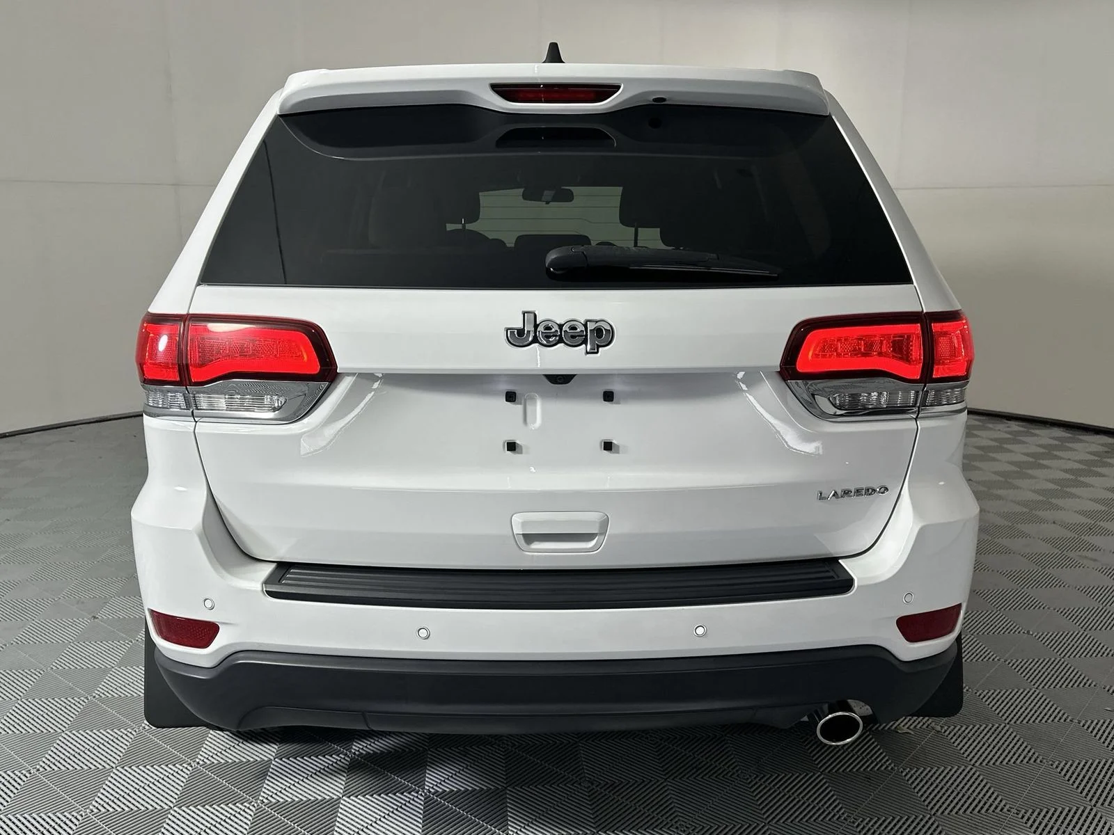 Used 2021 White Jeep Laredo E image 7