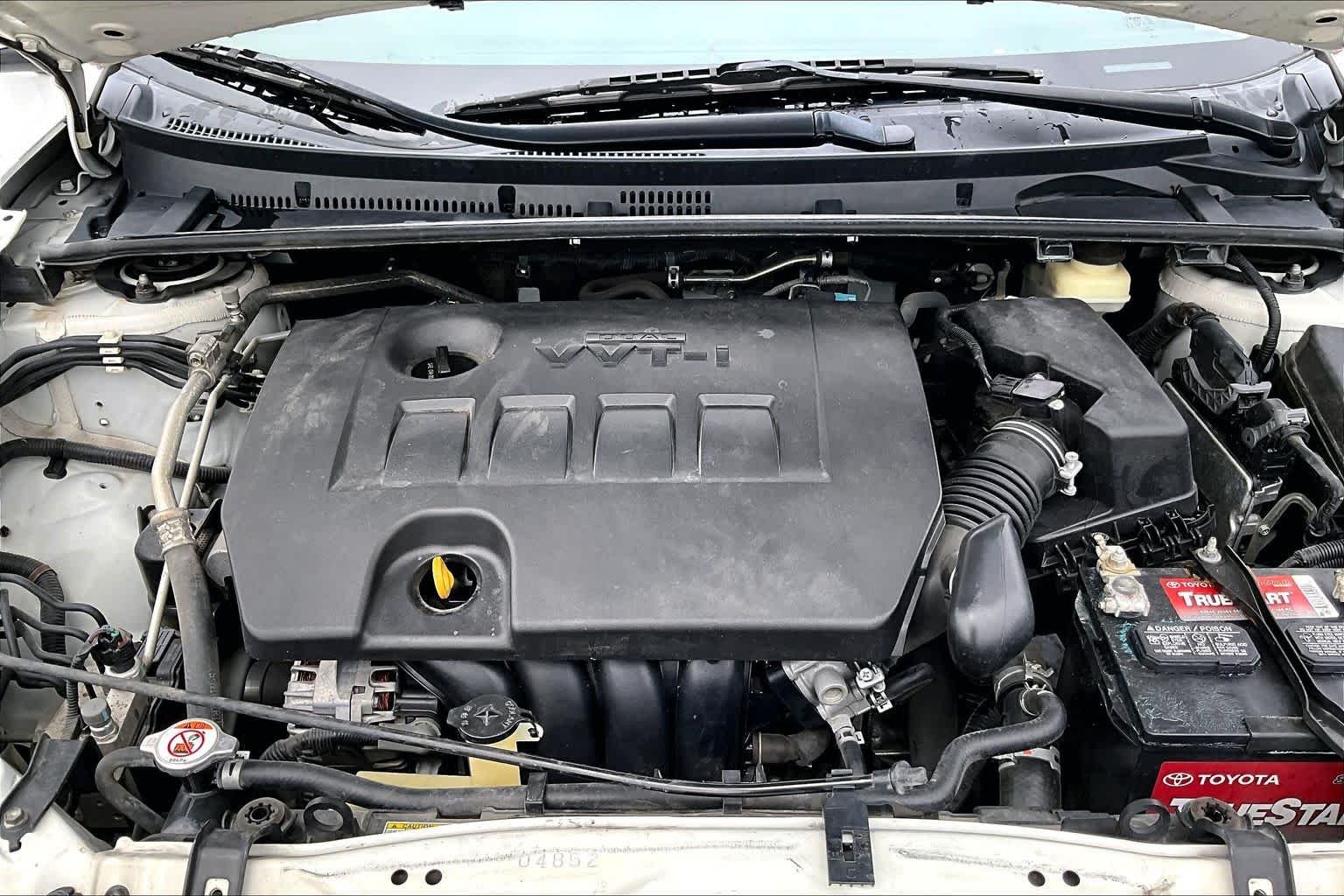 Used 2018 Super White Toyota LE image 30