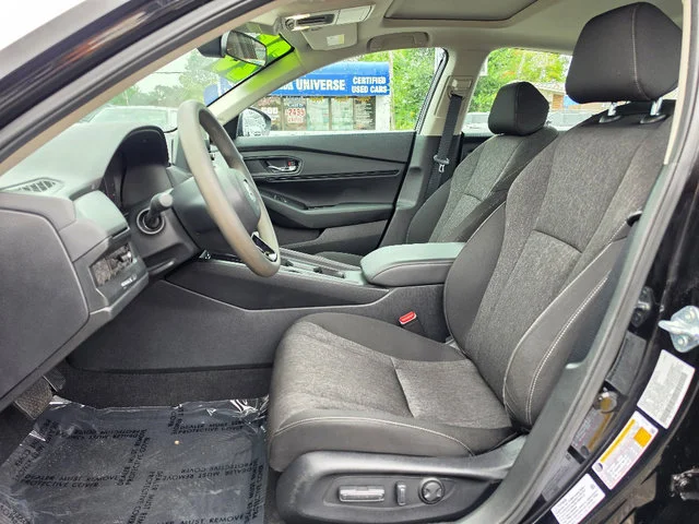 Used 2025 Crystal Black Pearl Honda SE image 22