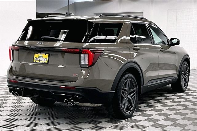 2026 Ford Explorer ST - Photo 13