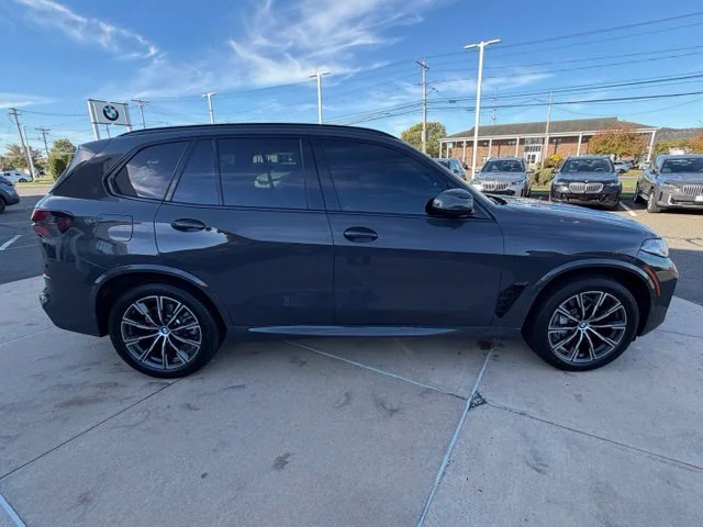 Used 2024 Gray BMW xDrive40i image 6
