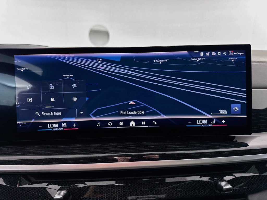 Used 2024 Black BMW xDrive40i image 13