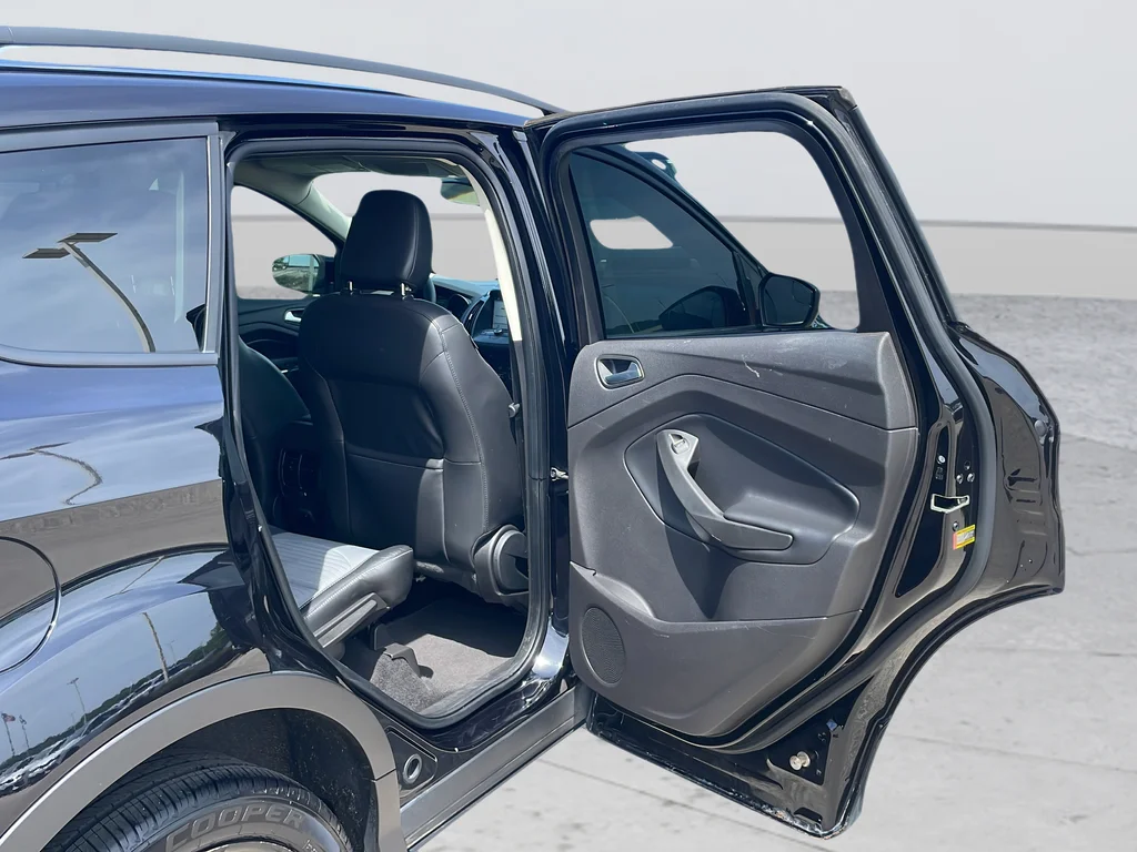 Used 2019 Black Ford SE image 41