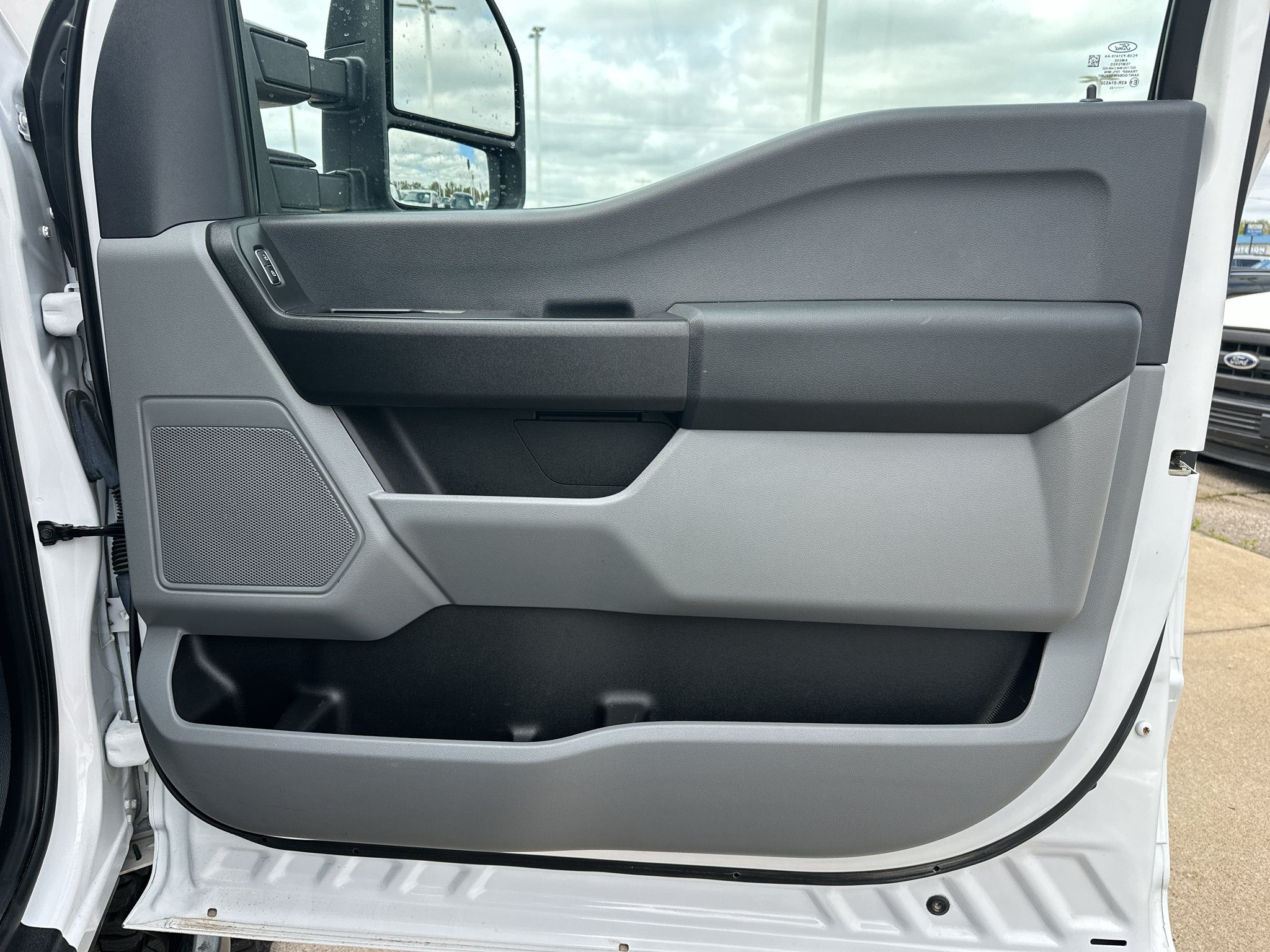 Used 2023 Oxford White Ford XL image 31