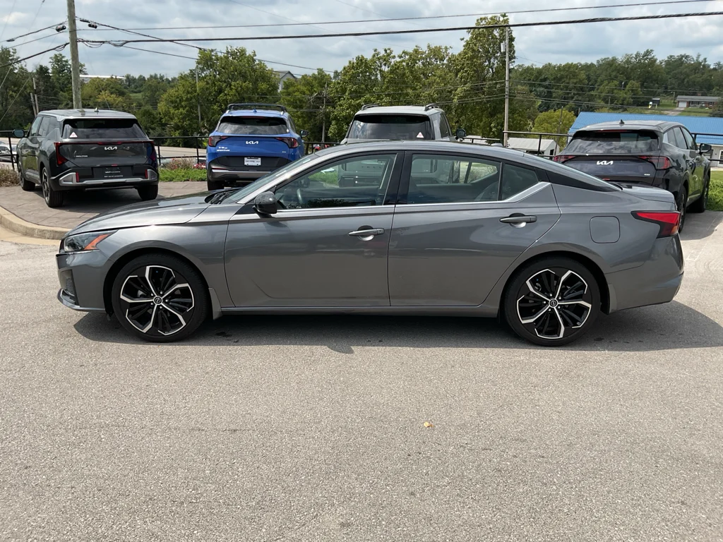 Used 2024 Gun Metallic Nissan 2.5 SR image 8