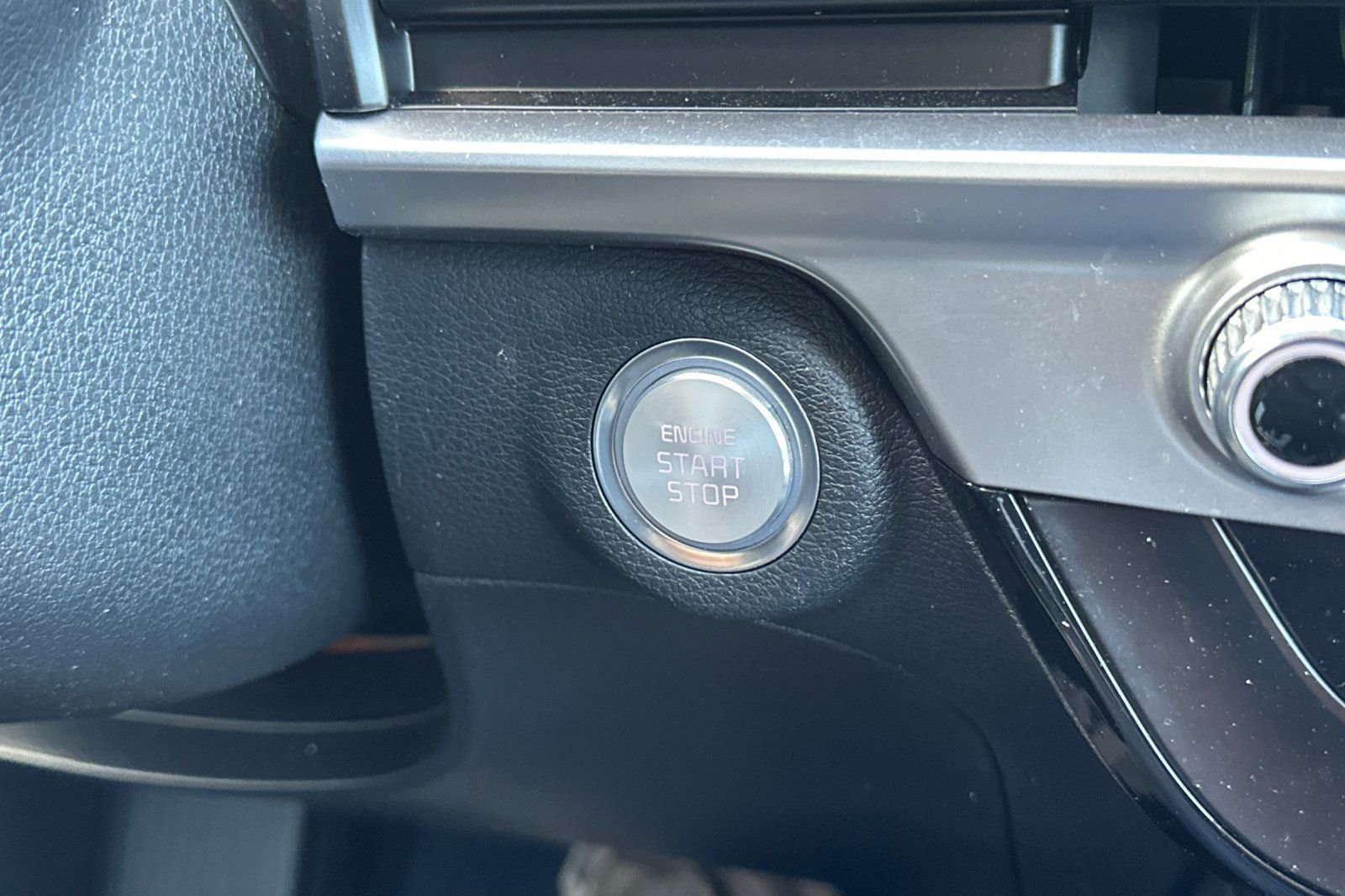 Used 2024 Green Kia S image 25