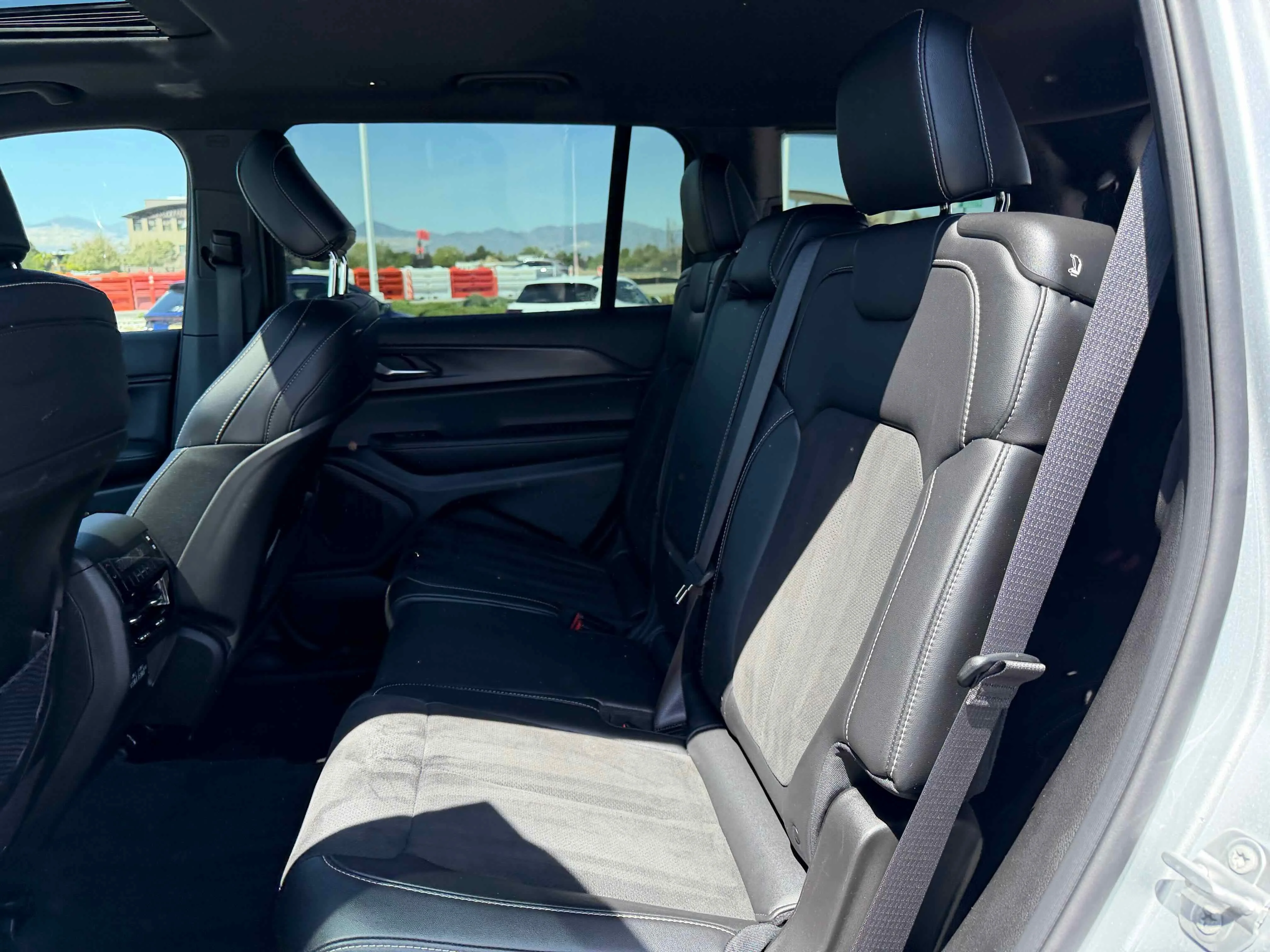 Used 2025 Silver Zynith Jeep Altitude X image 31