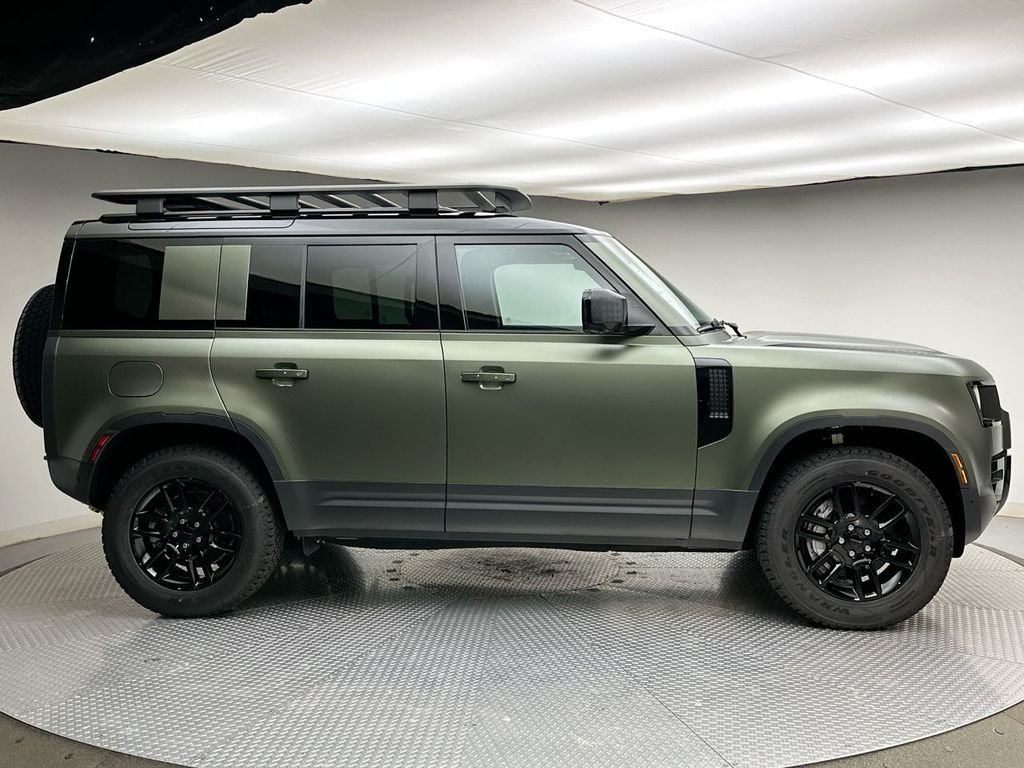 New 2026 Woolstone Green Land Rover S image 4