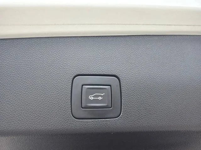 Used 2024 Summit White Buick Sport Touring image 10