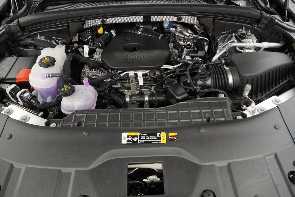 New 2026 Silver Zynith Exterior Paint Jeep Altitude image 37